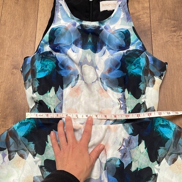 Keepsake the Label Echo Geo Floral A line mini dress sleeveless blue white sz XS - Picture 10 of 15